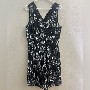 Banana Republic Factory Black and White Floral Pleated Skirt Dress Size 12